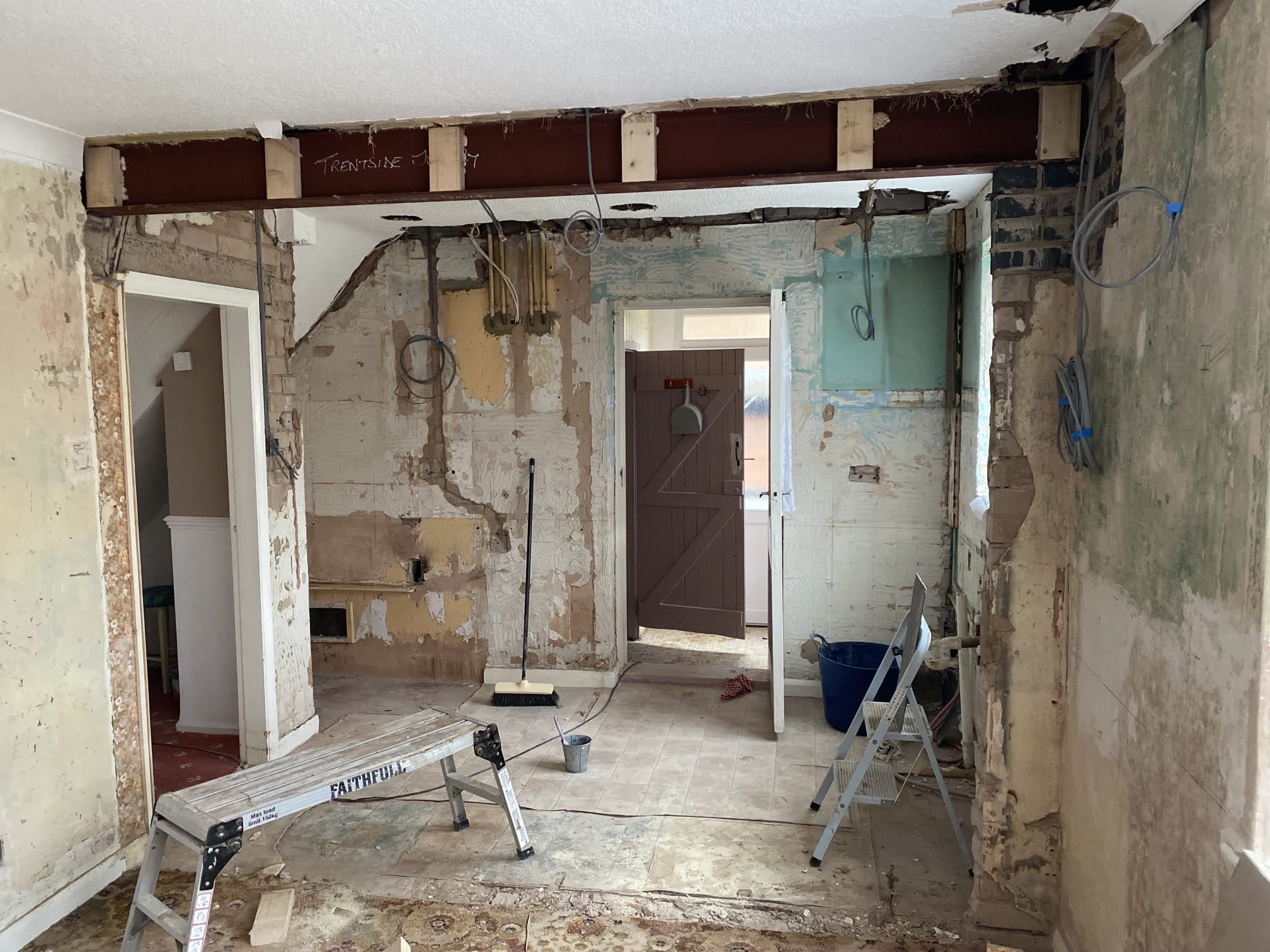 Steel beam opening during strip-out phase
